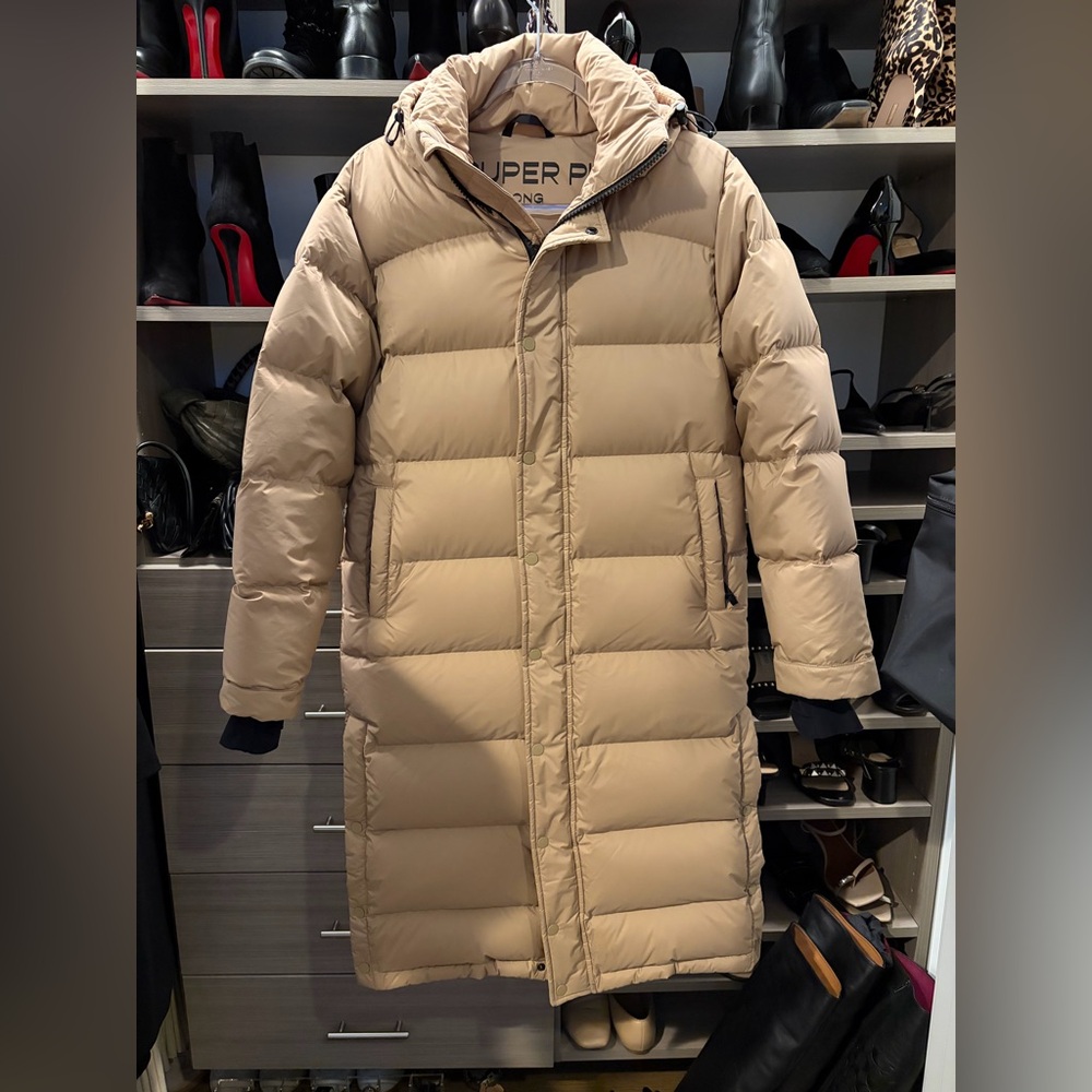 Aritzia Women's Tan Puffer Coat